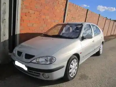 Veículo de Sucata RENAULT MEGANE I (BA0/1_) 1.9 DTI (BA1U) do ano 2001 alimentado F9Q 744