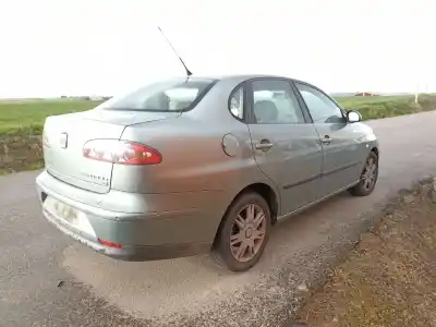 Veículo de Sucata seat cordoba cordoba do ano 2003 alimentado asz