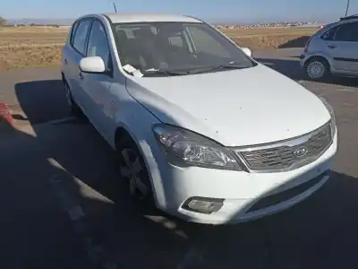 Veículo de Sucata kia cee'd fastback (ed) 1.6 crdi 115 do ano 2011 alimentado d4fb