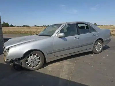 Здавання транспортного засобу mercedes-benz clase e (w210) e 240 (210.062) року 2002 потужний m 112.914