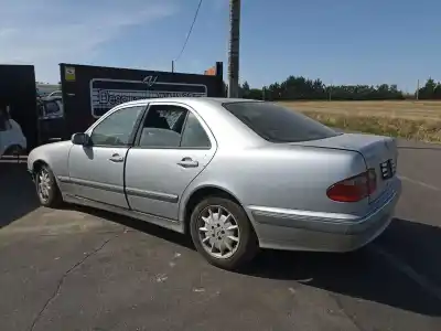 Здавання транспортного засобу mercedes-benz clase e (w210) e 240 (210.062) року 2002 потужний m 112.914