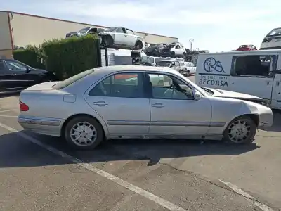 Здавання транспортного засобу mercedes-benz clase e (w210) e 240 (210.062) року 2002 потужний m 112.914