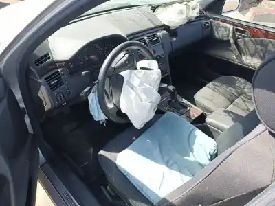 Здавання транспортного засобу mercedes-benz clase e (w210) e 240 (210.062) року 2002 потужний m 112.914