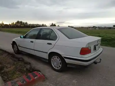 Veículo de Sucata bmw serie 3 berlina (e36) 318tds do ano 1996 alimentado 17-4t-1d