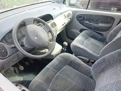 Scrapping Vehicle renault scenic (ja..) 1.6 16v dynamique (ja0b/11) of the year 2001 powered g-k4m