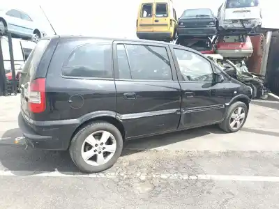 Vehicul casat opel zafira a monospace al anului 2005 alimentat d-y22dtr