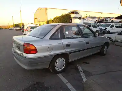 Vehículo de desguace opel                                               astra f sedán (t92)                                                                                                                                                                                                                                        1.6 si (f19. m19)                                                                                                                                                                                                                                          del año 1993 con motor c 16 se