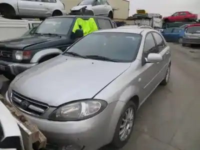 Veículo de Sucata DAEWOO LACETTI FASTBACK (KLAN) 1.6 do ano 2004 alimentado F16D3