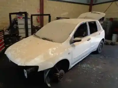 Véhicule à la ferraille FIAT STILO (192) 1.4 16V Feel de l'année 2004 alimenté 843A1000