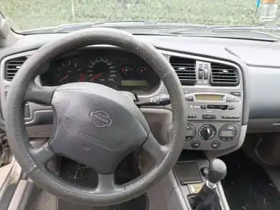 Scrapping Vehicle nissan primera hatchback (p11) 1.6 16v of the year 2000 powered ga16de