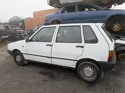 Véhicule à la ferraille fiat uno (146_) 45 i.e. 1.0 (146e, 146a) de l'année 1988 alimenté 156 a2.000,156 a2.246
