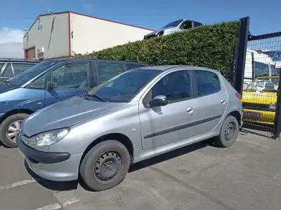 Véhicule à la ferraille PEUGEOT                                            206 HATCHBACK (2A/C)                                                                                                                                                                                                                                       1.4 i                                                                                                                                                                                                                                                      de l'année 2003 alimenté KFW (TU3A),KFW (TU3JP),KFX (TU3JP)