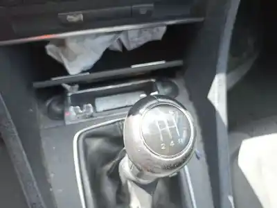 Scrapping Vehicle audi a4 b6 (8e2) 2.0 of the year 2001 powered alt