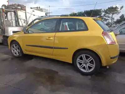 Scrapping Vehicle fiat stilo (192_) 1.9 jtd (192_xe1a) of the year 2004 powered 192 a1.000,192 b4.000,937 a7.000