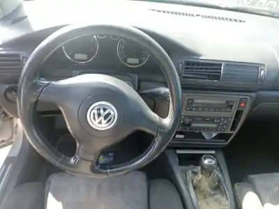 Veículo de Sucata volkswagen passat b5.5 (3b3) 1.9 tdi do ano 2002 alimentado avf,awx