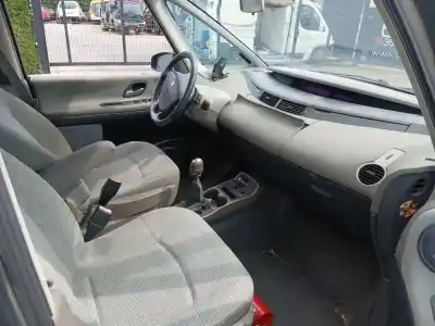 Здавання транспортного засобу renault espace iv (jk0/1_) 1.9 dci (jk0u) року 2007 потужний f9q 820