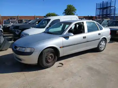 Veicolo di demolizione OPEL VECTRA B (J96)  dell'anno 1998 alimentato X 16 XEL,Y 16 XE,Z 16 XE