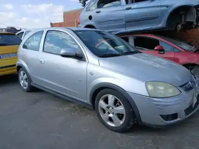 Veicolo di demolizione OPEL CORSA C (X01)  dell'anno 2005 alimentato Z 12 XEP
