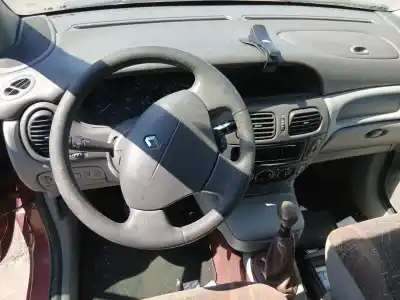 Veicolo di demolizione renault megane scenic (ja0/1_) 1.9 dti (ja0n) dell'anno 1999 alimentato f9q 730,f9q 734,f9q 736