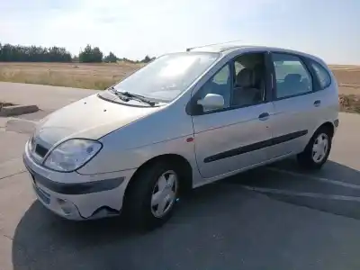 Veículo de Sucata renault megane scenic (ja0/1_) 1.9 dti (ja0n) do ano 2001 alimentado f9q 730,f9q 734,f9q 736