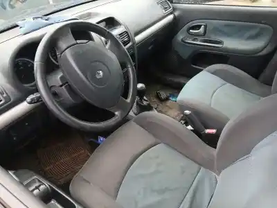 Veicolo di demolizione renault clio ii (bb_, cb_) 1.5 dci (b/cb07) dell'anno 2005 alimentato k9k 700,k9k 704