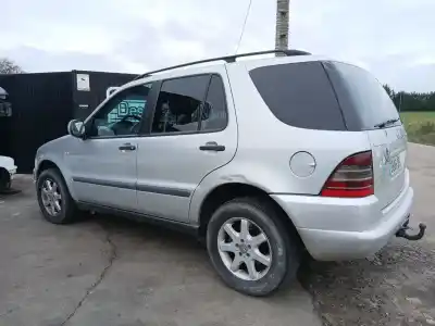 Veículo de Sucata mercedes-benz clase m (w163) ml 270 cdi (163.113) do ano 2000 alimentado om 612.963