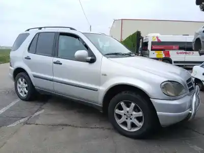 Veículo de Sucata mercedes-benz clase m (w163) ml 270 cdi (163.113) do ano 2000 alimentado om 612.963