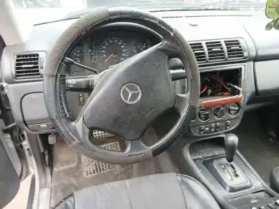 Veículo de Sucata mercedes-benz clase m (w163) ml 270 cdi (163.113) do ano 2000 alimentado om 612.963