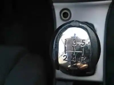 Veicolo di demolizione toyota corolla (_e12_) 1.4 d (nde120_) dell'anno 2005 alimentato 1ndtv