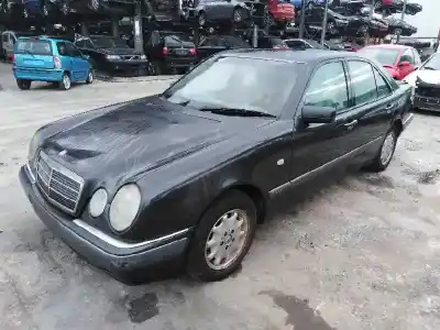 Sloopvoertuig mercedes-benz clase e (w210) e 300 d (210.020) van het jaar 1996 aangedreven 606912