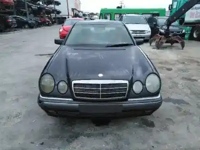 Sloopvoertuig mercedes-benz clase e (w210) e 300 d (210.020) van het jaar 1996 aangedreven 606912