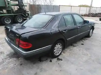 Sloopvoertuig mercedes-benz clase e (w210) e 300 d (210.020) van het jaar 1996 aangedreven 606912