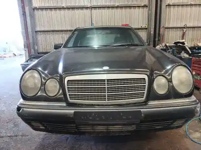 Sloopvoertuig mercedes-benz clase e (w210) e 300 d (210.020) van het jaar 1996 aangedreven 606912