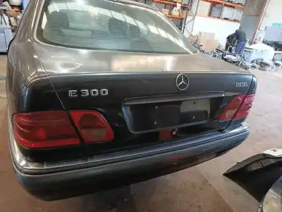 Sloopvoertuig mercedes-benz clase e (w210) e 300 d (210.020) van het jaar 1996 aangedreven 606912