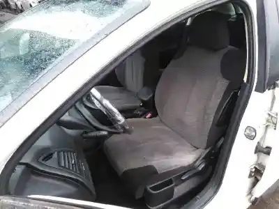 Veículo de Sucata citroen c4 berlina 1.6 16v hdi do ano 2005 alimentado 9hx