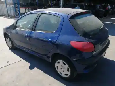 Veículo de Sucata peugeot 206 berlina 1.4 do ano 2003 alimentado kfw