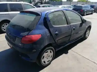 Veículo de Sucata peugeot 206 berlina 1.4 do ano 2003 alimentado kfw