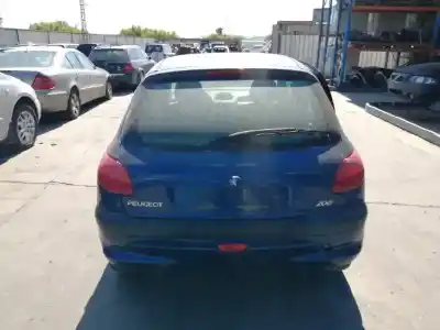 Veículo de Sucata peugeot 206 berlina 1.4 do ano 2003 alimentado kfw