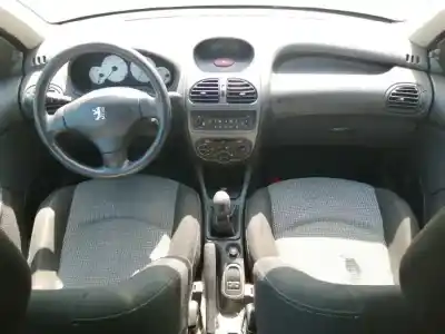 Veículo de Sucata peugeot 206 berlina 1.4 do ano 2003 alimentado kfw