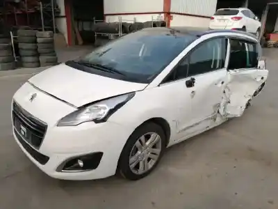 Veículo de Sucata peugeot 5008 1.6 hdi fap do ano 2014 alimentado 9h05