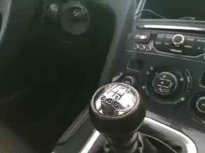 Veículo de Sucata peugeot 5008 1.6 hdi fap do ano 2014 alimentado 9h05