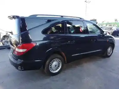 Veículo de Sucata ssangyong rodius 2.7 turbodiesel cat do ano 2005 alimentado d27dt