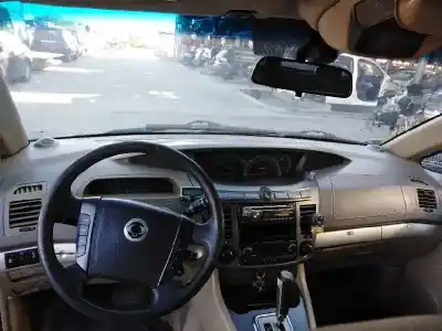 Veículo de Sucata ssangyong rodius 2.7 turbodiesel cat do ano 2005 alimentado d27dt