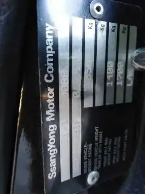 Veículo de Sucata ssangyong rodius 2.7 turbodiesel cat do ano 2005 alimentado d27dt