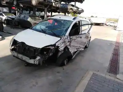 Veículo de Sucata toyota corolla verso (r1) 2.2 d-4d sol do ano 2008 alimentado 2adftv