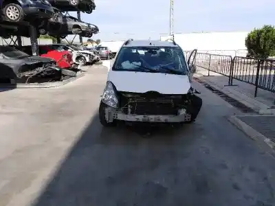 Veículo de Sucata toyota corolla verso (r1) 2.2 d-4d sol do ano 2008 alimentado 2adftv