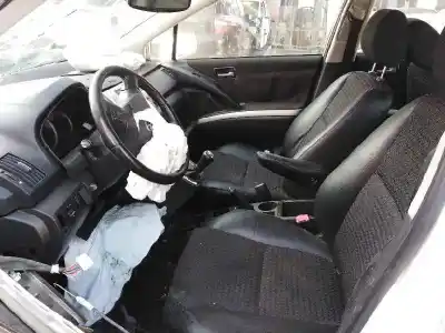 Veículo de Sucata toyota corolla verso (r1) 2.2 d-4d sol do ano 2008 alimentado 2adftv