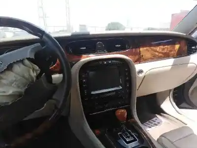 Scrapping Vehicle jaguar xj (x350, x358) 4.2 of the year 2003 powered sb