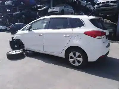 Verschrottungsfahrzeug kia carens iv 1.7 crdi des jahres 2013 angetrieben d4fd