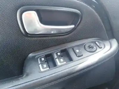 Verschrottungsfahrzeug kia carens iv 1.7 crdi des jahres 2013 angetrieben d4fd